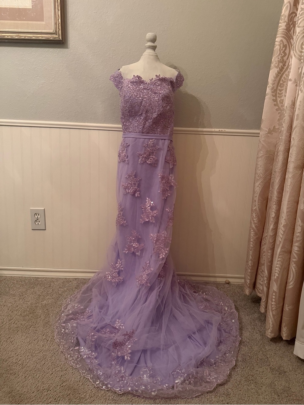 Lavender Lace Appliqué Prom Dress